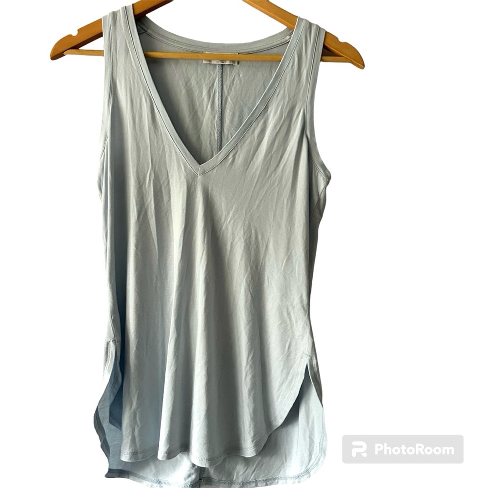Babaton V-Neck Tank Light Blue Size‎ XS